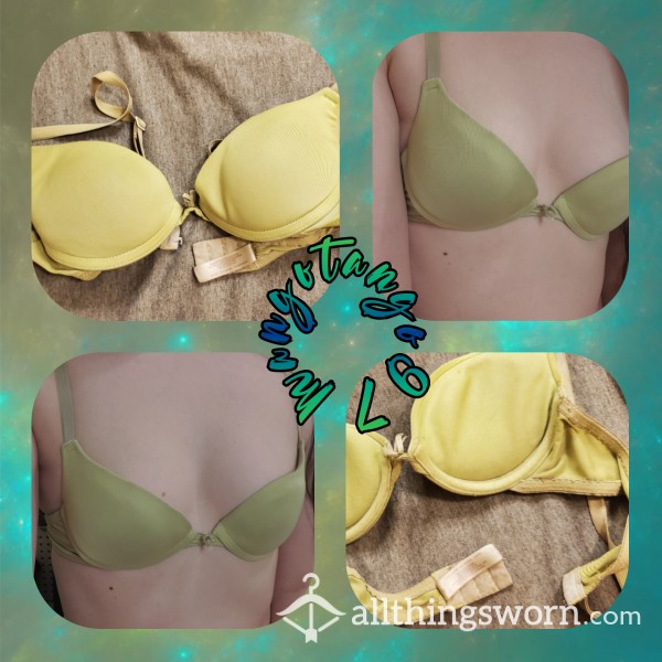 💚Extremely Worn-out, Pale Green Bra-32a With Sweat Stains💚