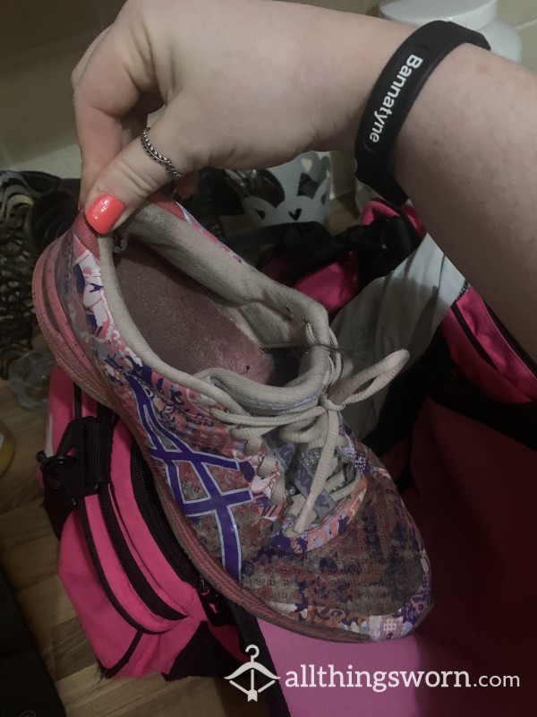 Very Smelly, Old Gym Shoes