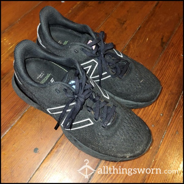 *VERY STINKY* Old New Balance Sneakers + FREE STOCKINGS ♡ $45
