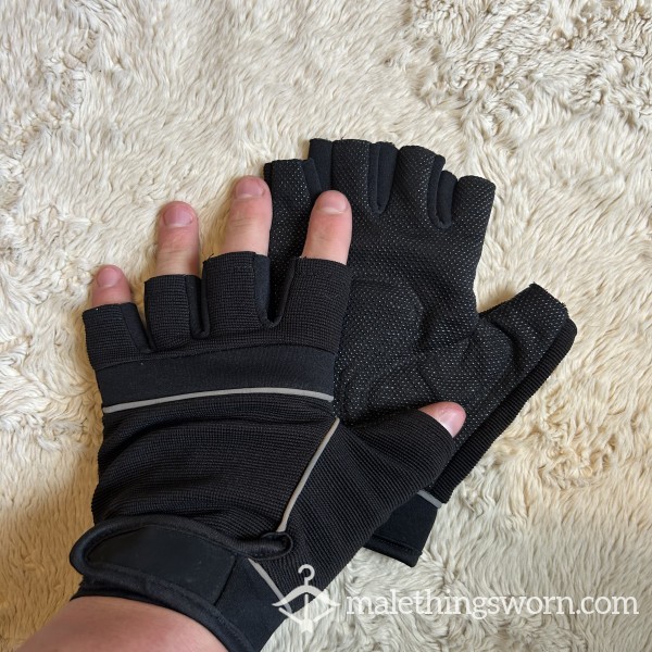 Very Sweaty Gym Gloves 🧤 💦💪🏽