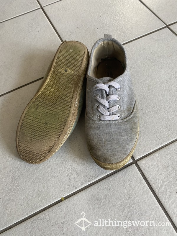 Very Very Very Worn Shoes 🥿 🌿