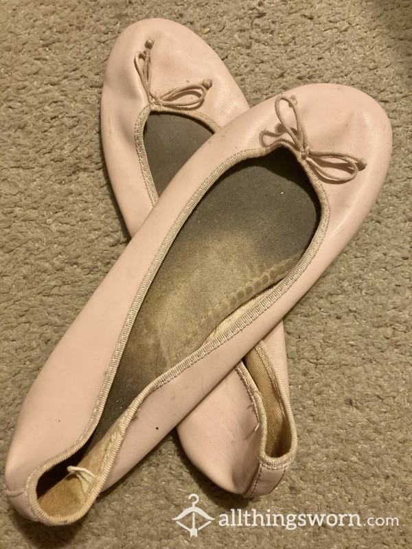 Very Well Worn Ballet Flats Pale Pink