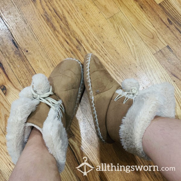 SOLD - Very Well Worn Faux Fur Lined Slipper Boots