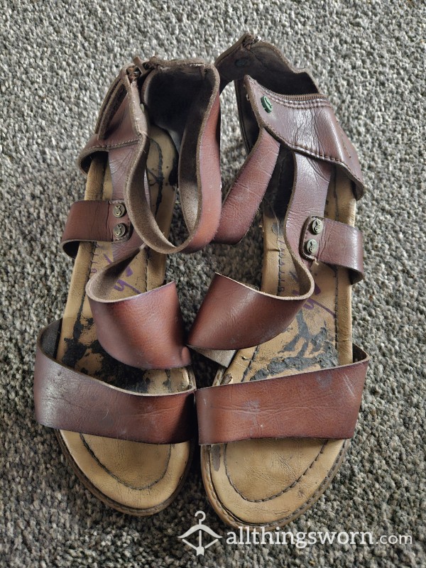 Very Well Worn Leather Blowfish Sandles Size 6