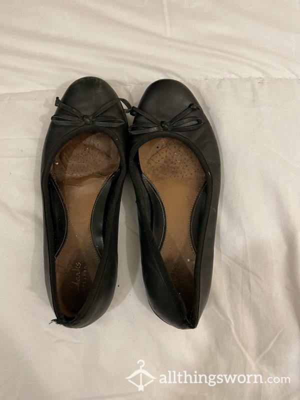 Very Well Worn Leather Pumps Size 5 UK