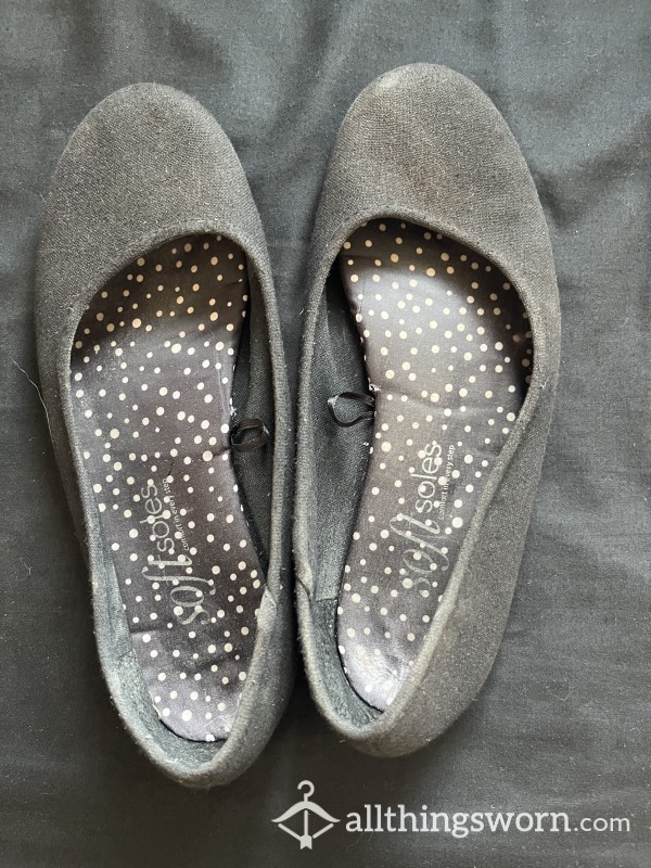 Very Worn Old Black Flat Dolly Shoes (size 7UK)