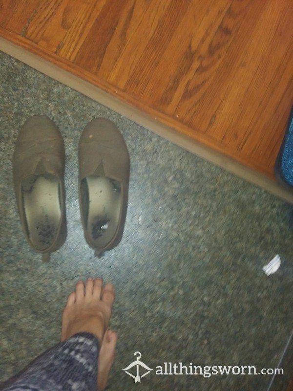 Very Worn Smelly Flats