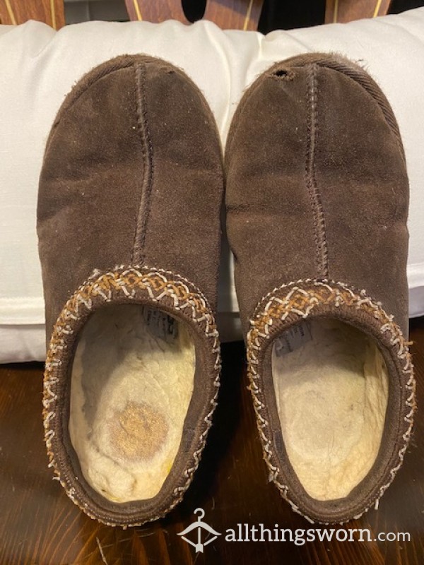 Very Worn Uggs Slippers- Ships To US For Free
