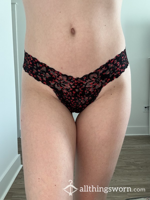❤️🖤 Victoria’s Secret Black Thong With Red Hearts 🖤❤️