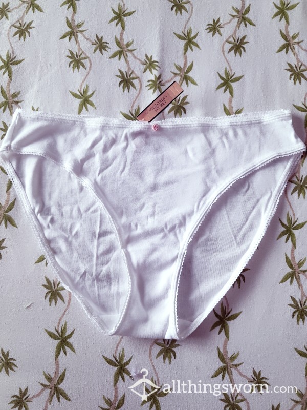 Victoria's Secret White Full Back Panties. Shows Every Mark!!! Especially With 48 Hour Wear 🖤
