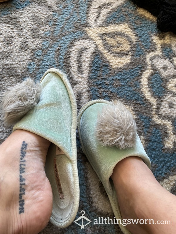 VS Very Worn Size Small Slippers