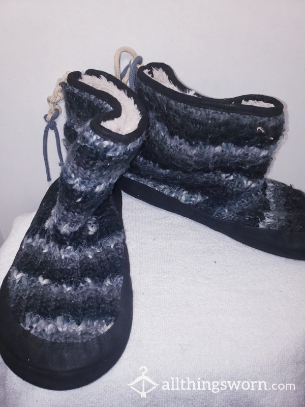 Warm And Fuzzy House Shoes Size 11/12 US Womens