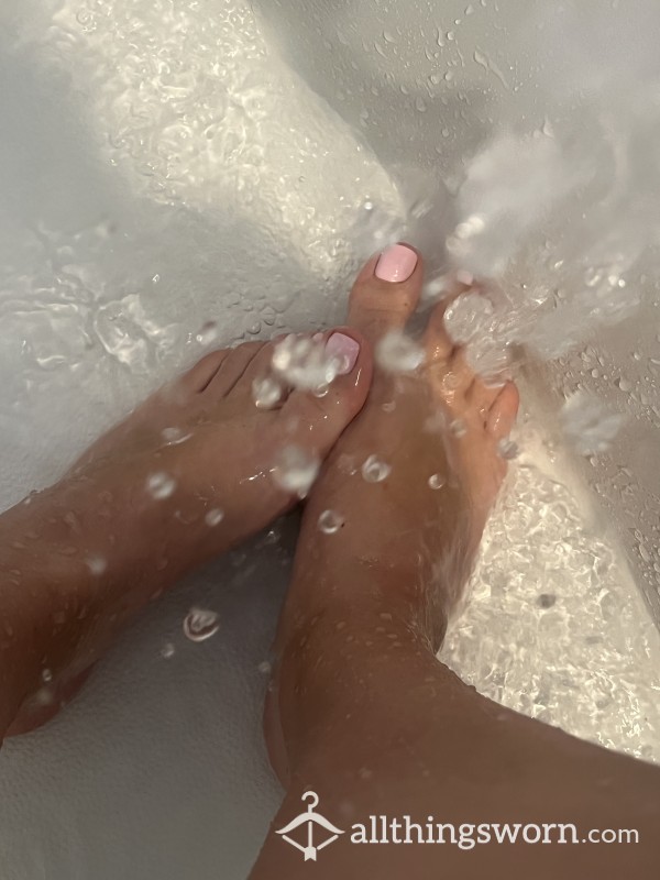 Wash My Painted Pink Toes With Me In My Clean Bathtub In This 15sec Video
