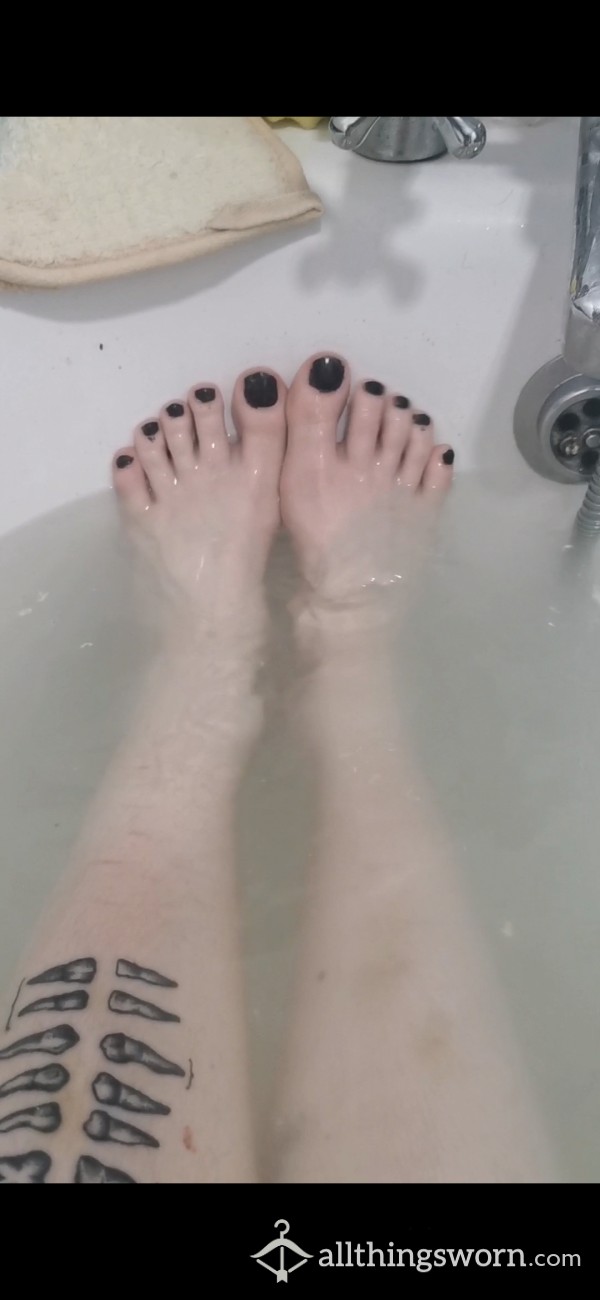 Washing My Dainty Size 4 Feet In The Bath