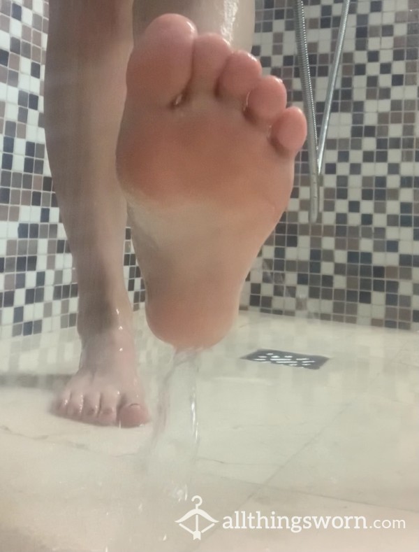 Washing My Feet In The Shower 😍
