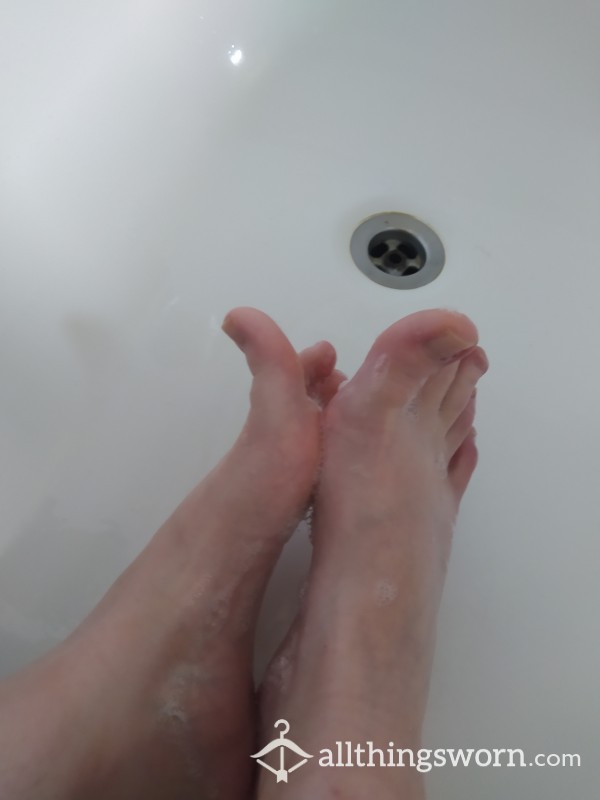 Watch Me Cleaning My Feet In The Shower 😜