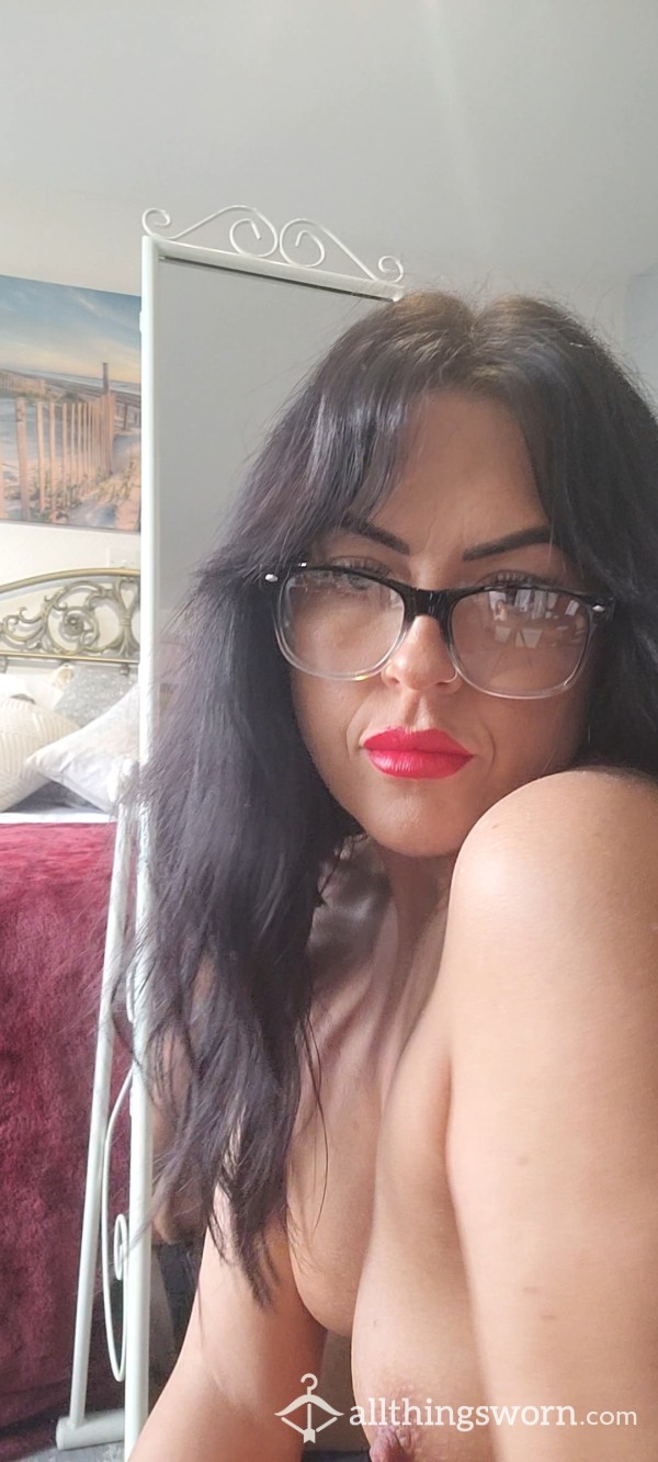 Watch Me Fuck Myself With My Dildo Infront Of A Mirror In My Slutty Secretary Glasses 🥵😍
