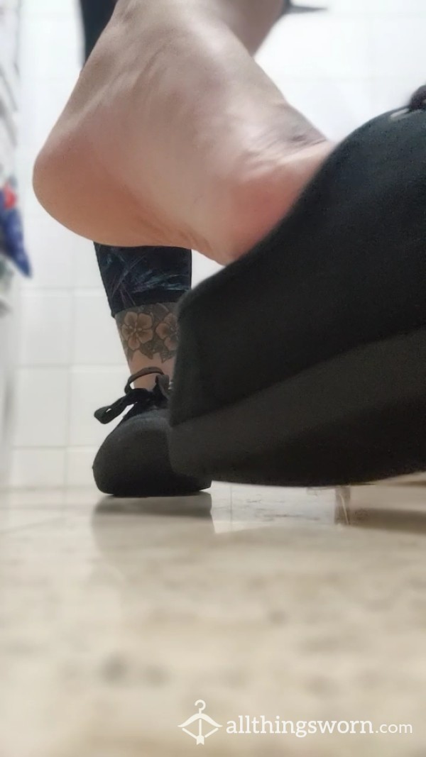 Watch Me Stripping Off My Shoes - 3.52 Min
