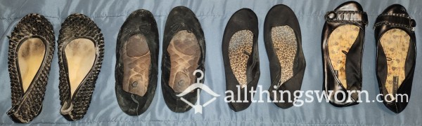 🩰 Well-loved And Well-worn Cute & Comfy Black Flats. Any Pair $35 Shipped In The US! 2️⃣ Day Heavy Play-Wear, 4️⃣ Electronic Images During Wear. ➕️ Add Ons Available! ☝️Additional Wear:💲5️⃣ /