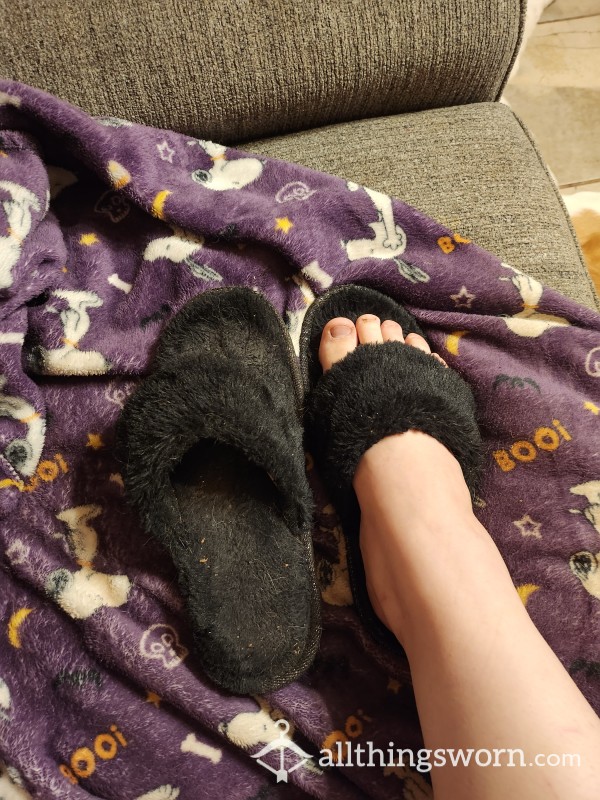 ✨Well Loved Black Fuzzy Slippers✨