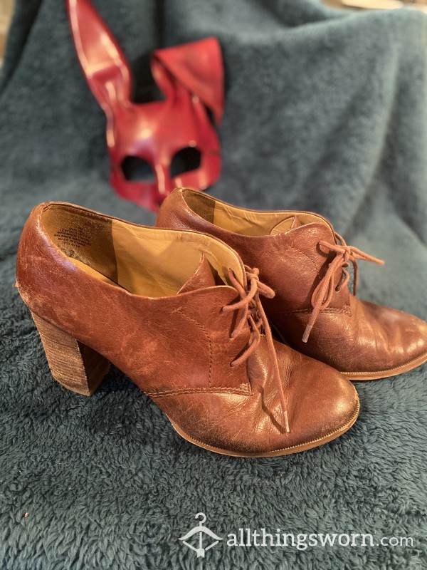 Well-Loved Brown Leather Size 10 Boots