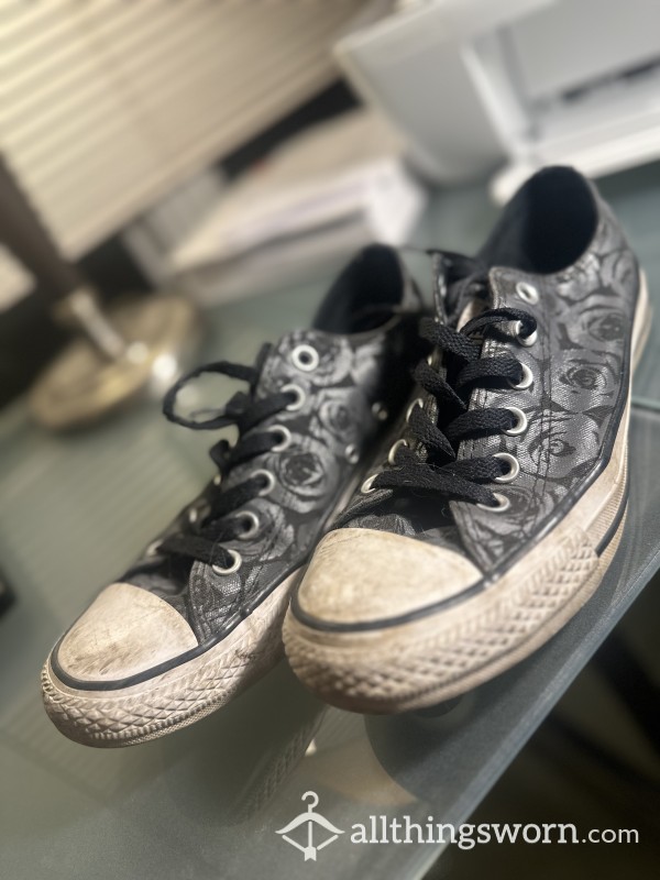 Well-loved Converse Chucks With Roses