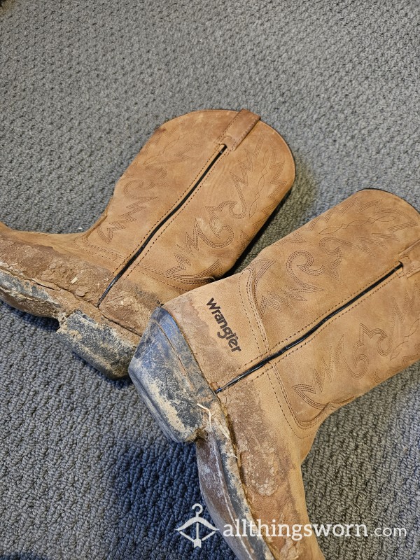 Well Loved Muddy Wrangler Cowboy Boots 🤠
