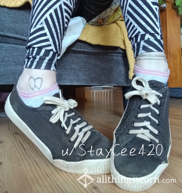 Well Over 5 Years Old, Black And White, Converse Style, Lace Up Shoes 👟 Size 8