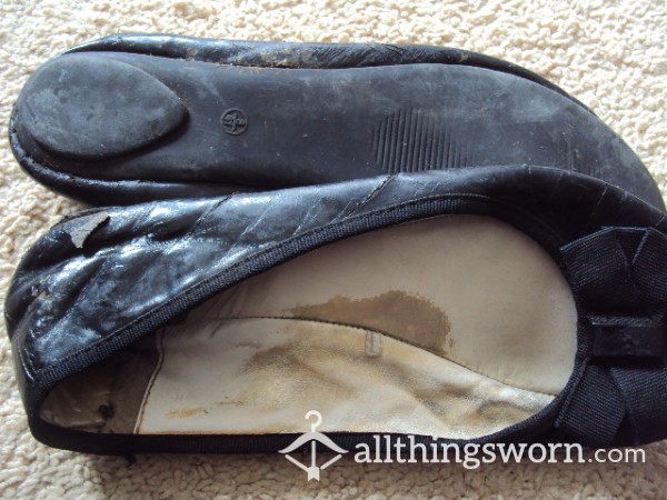 Well Used Trashed Dirty Flat Black Patent Leather Cabin Crew Dolly Shoes Size 8