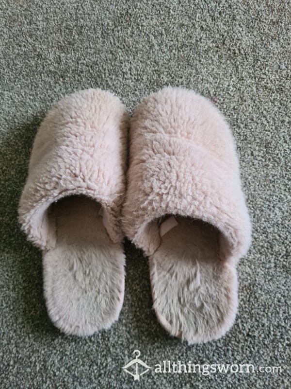 Well Worn 3+year Pink Fluffy Slippers