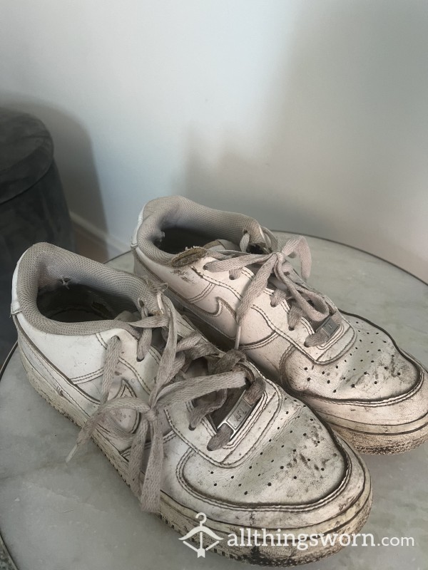 WELL WORN AIR FORCE ONE TRAINERS