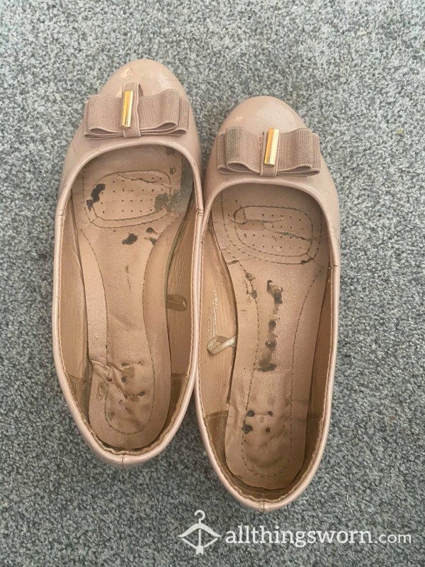 Well Worn And Smelly Flats