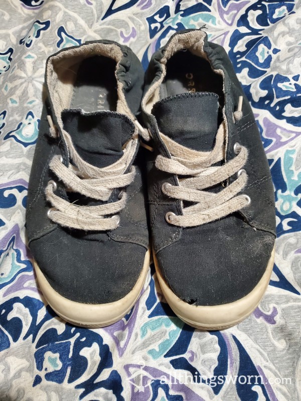 Well Worn Black Canvas Sneakers From Torrid With Ruched Back And Hole In The Toe - Size 8.5W US
