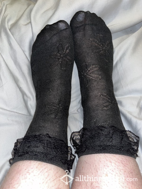 Well Worn Black Cotton Frilly Ankle Socks