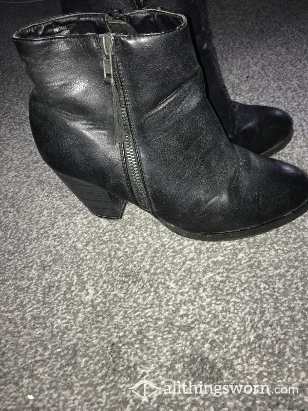 WELL WORN BLACK LEATHER BOOTS