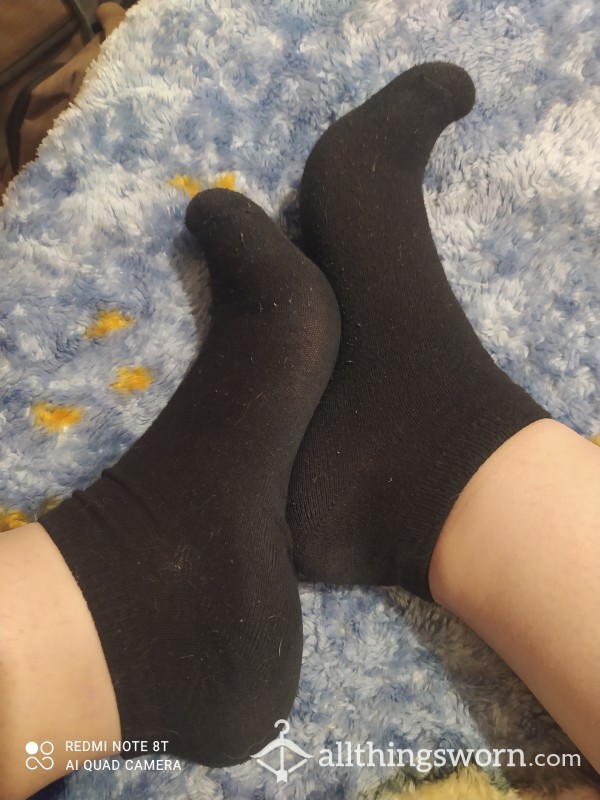 2 Pairs Well Worn Black Socks