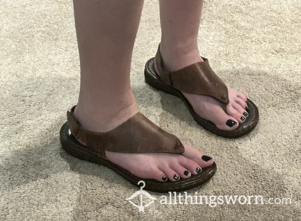 Well Worn Brown Thong Sandals Size 10