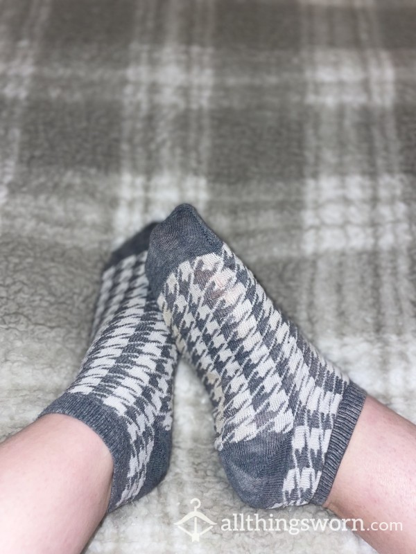 Well-worn Checkered Ankle Socks