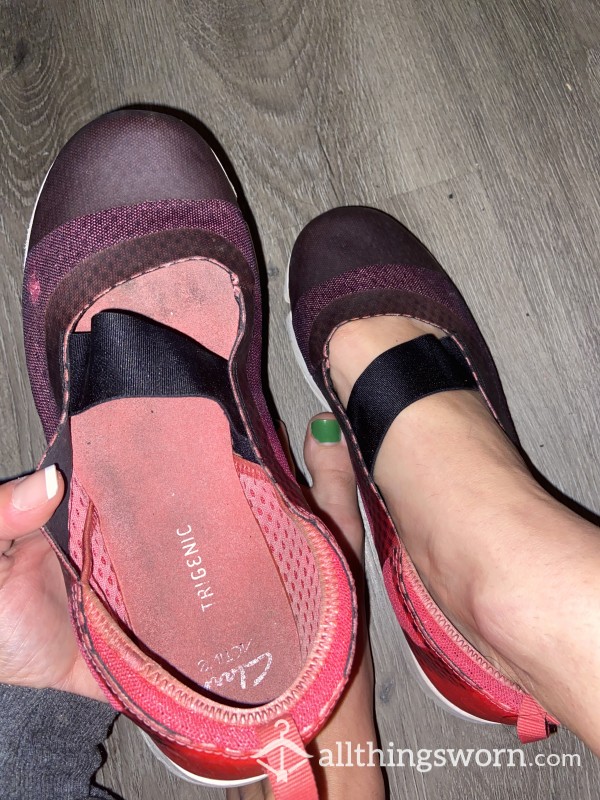 WELL WORN CLARKS FLATS WITH TOEPRINTS