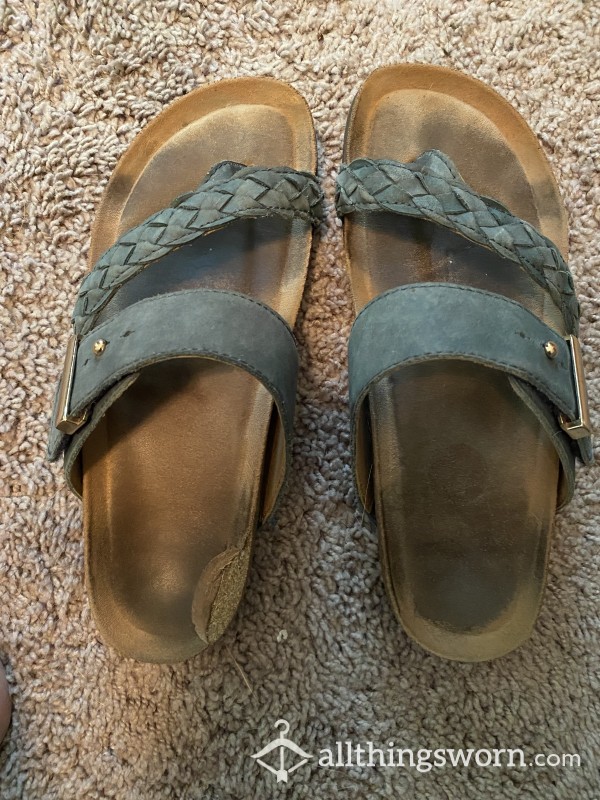 Well Worn Dirty Stained Thong Toe Print Sandals
