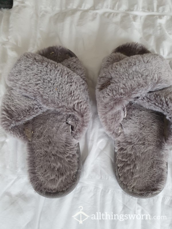 Well Worn Fluffy Slippers Size 3/4