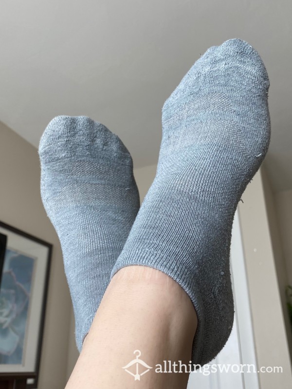 Well-worn Gray Ankle Socks 🧦