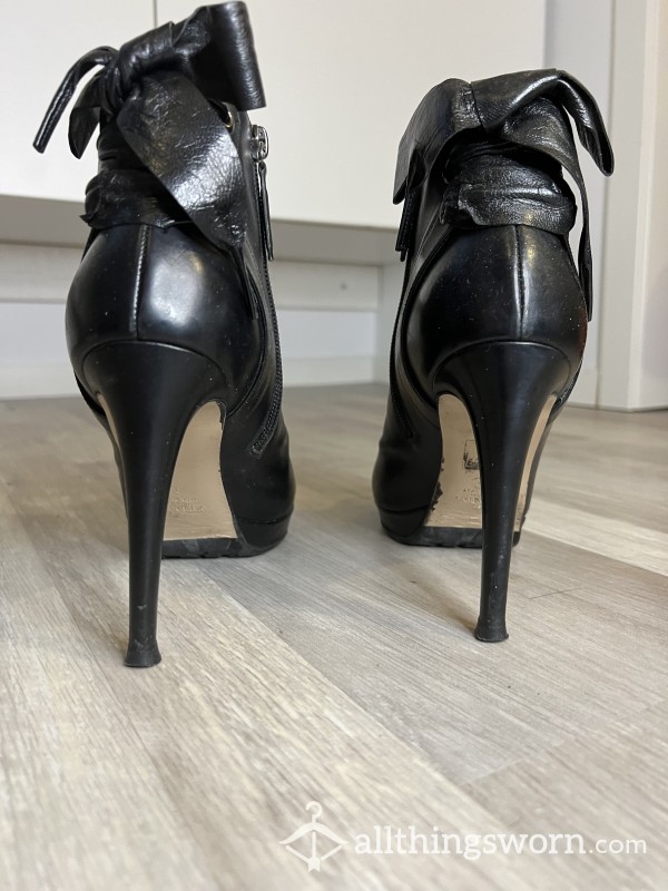 Well-worn High Heels In Leather From VALENTINO. Free Nylon Socks With Purchase.