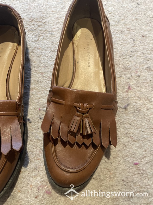Well-worn Leather Brogue Flats 🖤👣 Foot Imprints