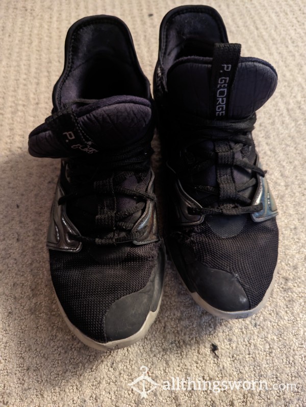 Well Worn Nike Women's Shoes Size 7.5 👟