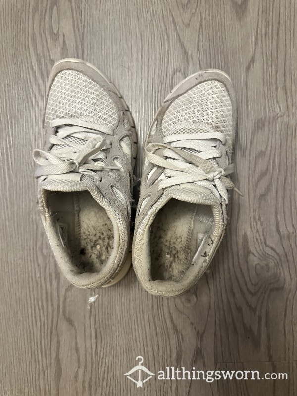 WELL WORN NIKE Workout Sneakers
