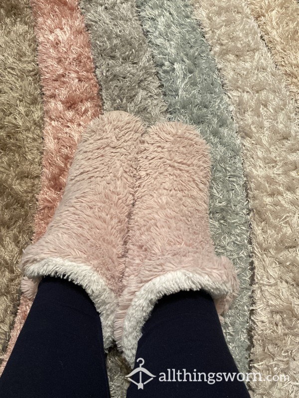 Well Worn Pink Fluffy Slippers Size M (5-6)