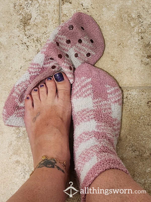 Well Worn Pink Plaid Fuzzy Socks