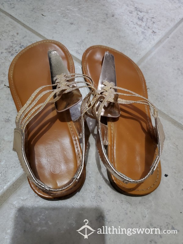 Well Worn Sandals With Elastic
