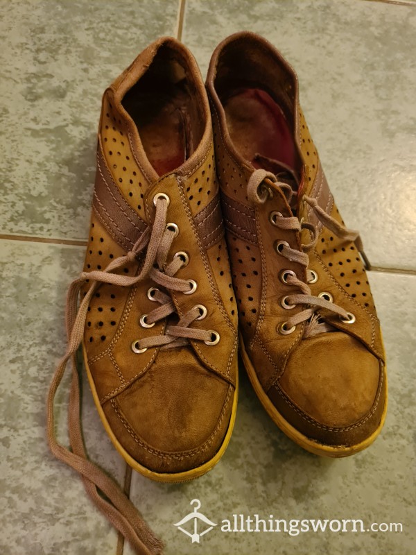 Well-worn Trashed Shoes Size 41